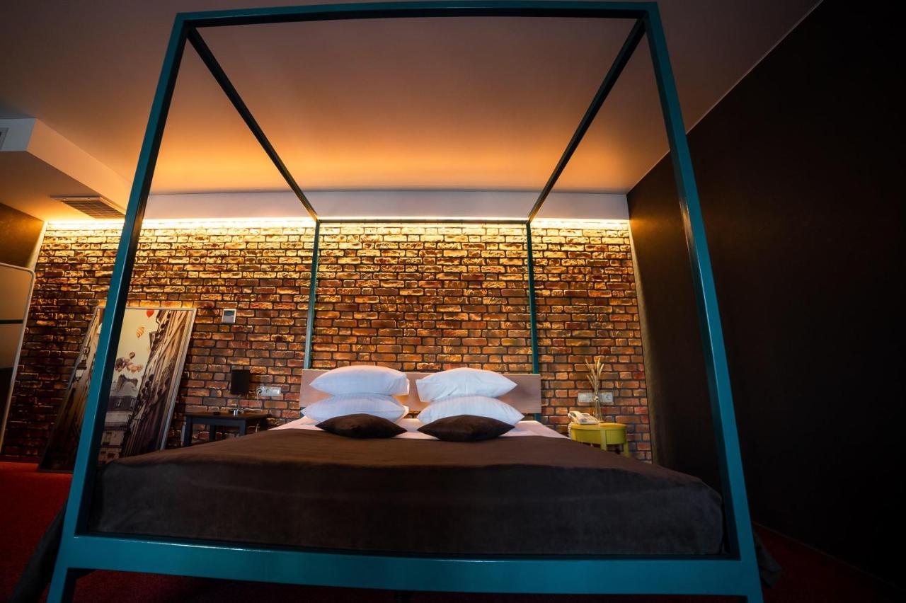 Sribni Leleky & Hotel